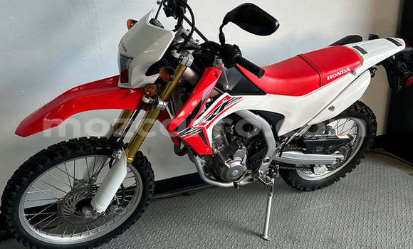 Comprar Usado Honda CRF Vermelho Moto em Beira em Sofala Comprar Usado Honda CRF Vermelho Moto em Beira em Sofala