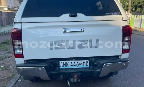 Buy Used Isuzu D-MAX White Car in Búzi in Sofala Buy Used Isuzu D-MAX White Car in Búzi in Sofala
