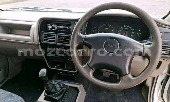 Tenga Tsaru Toyota Hiluxe Revo Chena Mota in Búzi in Sofala Tenga Tsaru Toyota Hiluxe Revo Chena Mota in Búzi in Sofala