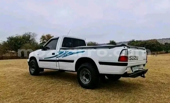 Tenga Tsaru Toyota Hiluxe Revo Chena Mota in Búzi in Sofala Tenga Tsaru Toyota Hiluxe Revo Chena Mota in Búzi in Sofala