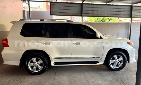 Comprar Usado Toyota Land Cruiser Branco Carro em Maputo em Maputo Comprar Usado Toyota Land Cruiser Branco Carro em Maputo em Maputo