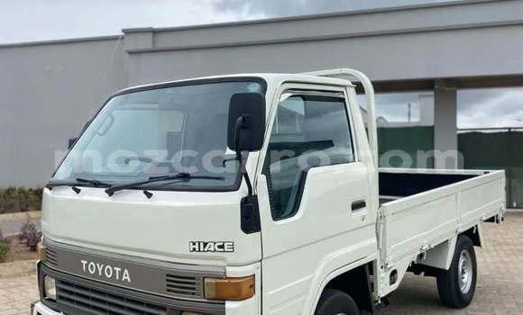 Comprar Usado Toyota Dyna Branco Carro em Búzi em Sofala Comprar Usado Toyota Dyna Branco Carro em Búzi em Sofala