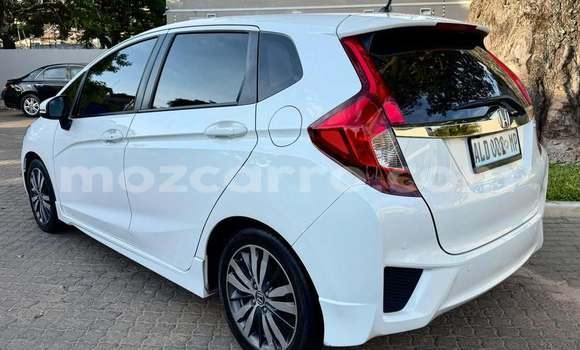 Comprar Usado Honda Fit Branco Carro em Balama em Cabo Delgado Comprar Usado Honda Fit Branco Carro em Balama em Cabo Delgado