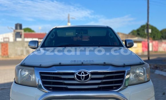Comprar Usado Toyota Hilux Branco Carro em Beira em Sofala Comprar Usado Toyota Hilux Branco Carro em Beira em Sofala