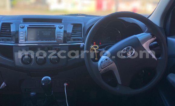 Comprar Usado Toyota Hilux Branco Carro em Beira em Sofala Comprar Usado Toyota Hilux Branco Carro em Beira em Sofala