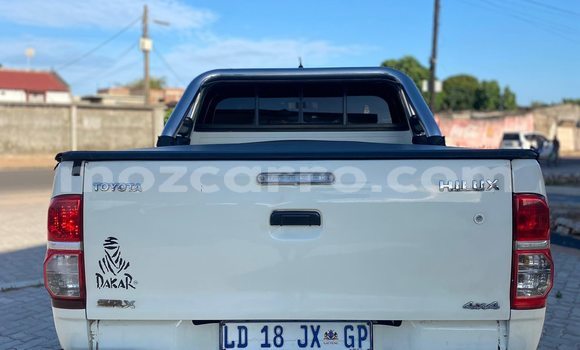 Comprar Usado Toyota Hilux Branco Carro em Beira em Sofala Comprar Usado Toyota Hilux Branco Carro em Beira em Sofala