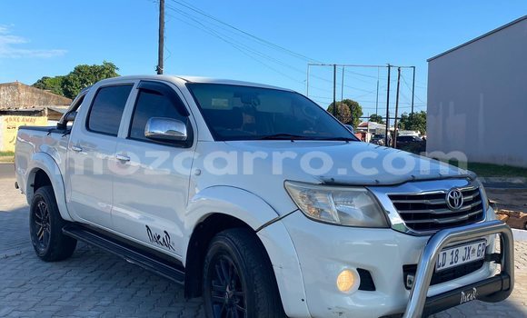 Comprar Usado Toyota Hilux Branco Carro em Beira em Sofala Comprar Usado Toyota Hilux Branco Carro em Beira em Sofala