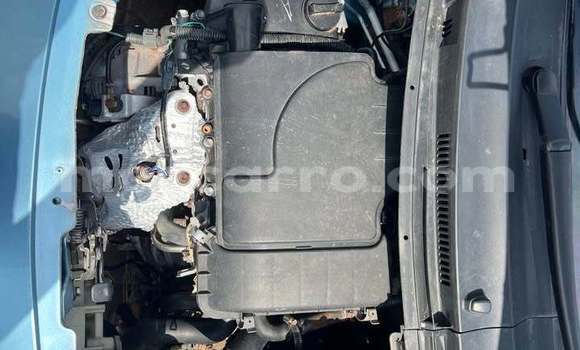 Comprar Usado Toyota Vitz Azul Carro em Angoche em Nampula Comprar Usado Toyota Vitz Azul Carro em Angoche em Nampula