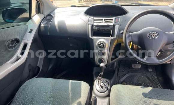 Comprar Usado Toyota Vitz Azul Carro em Angoche em Nampula Comprar Usado Toyota Vitz Azul Carro em Angoche em Nampula