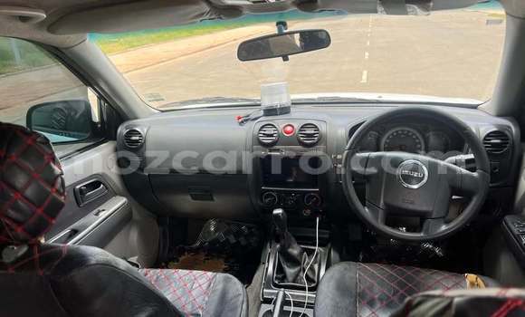 Comprar Usado Isuzu KB Branco Carro em Angoche em Nampula Comprar Usado Isuzu KB Branco Carro em Angoche em Nampula