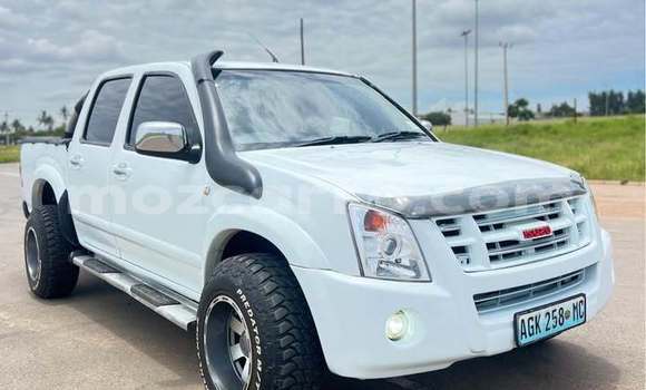 Comprar Usado Isuzu KB Branco Carro em Angoche em Nampula Comprar Usado Isuzu KB Branco Carro em Angoche em Nampula