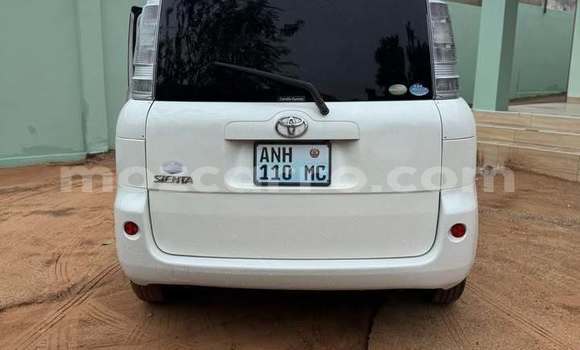 Comprar Usado Toyota Sienta Branco Carro em Bela Vista em Maputo Comprar Usado Toyota Sienta Branco Carro em Bela Vista em Maputo