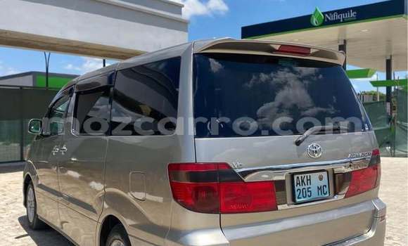 Comprar Usado Toyota Alphard Other Carro em Búzi em Sofala Comprar Usado Toyota Alphard Other Carro em Búzi em Sofala