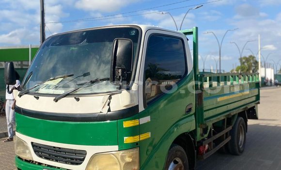 Comprar Usado Hino Ranger Other Caminhão em Búzi em Sofala Comprar Usado Hino Ranger Other Caminhão em Búzi em Sofala