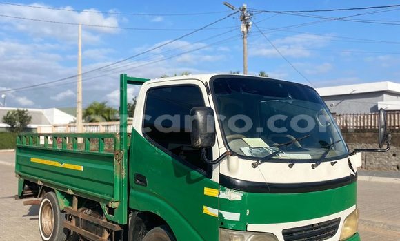 Comprar Usado Hino Ranger Other Caminhão em Búzi em Sofala Comprar Usado Hino Ranger Other Caminhão em Búzi em Sofala