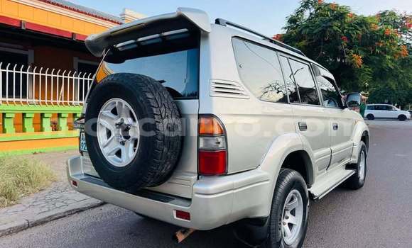 Comprar Usado Toyota Land Cruiser Prado Other Carro em Caia em Sofala Comprar Usado Toyota Land Cruiser Prado Other Carro em Caia em Sofala