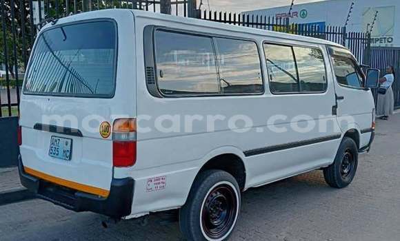 Comprar Usado Toyota Hiace Branco Carro em Balama em Cabo Delgado Comprar Usado Toyota Hiace Branco Carro em Balama em Cabo Delgado
