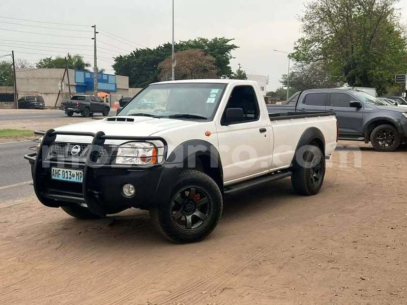 Big with watermark nissan hardbody maputo bela vista 43168