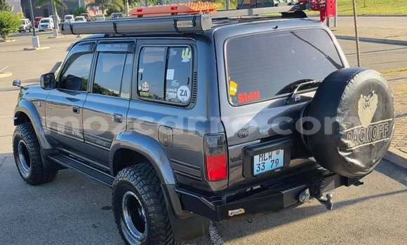 Comprar Usado Toyota Land Cruiser Preto Carro em Búzi em Sofala Comprar Usado Toyota Land Cruiser Preto Carro em Búzi em Sofala
