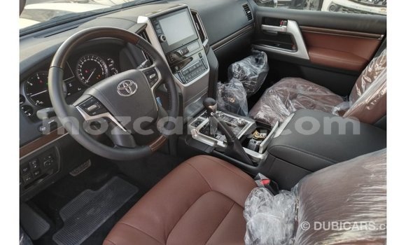 Comprar Importar Toyota Land Cruiser Branco Carro em Import - Dubai em Cabo Delgado Comprar Importar Toyota Land Cruiser Branco Carro em Import - Dubai em Cabo Delgado