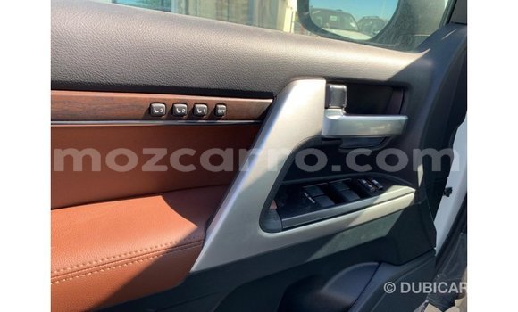Comprar Importar Toyota Land Cruiser Branco Carro em Import - Dubai em Cabo Delgado Comprar Importar Toyota Land Cruiser Branco Carro em Import - Dubai em Cabo Delgado