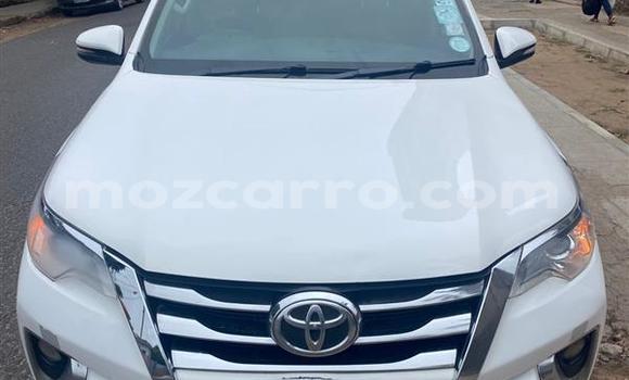 Comprar Usado Toyota Fortuner Branco Carro em Maputo em Maputo