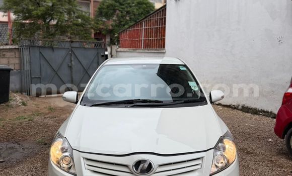 Comprar Usado Toyota Auris Branco Carro em Maputo em Maputo