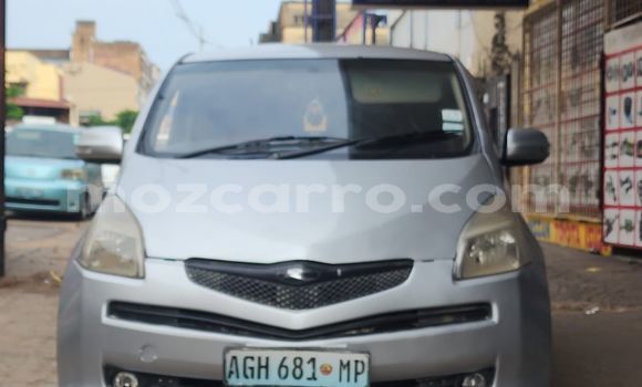 Comprar Usado Toyota Ractis Prata Carro em Maputo em Maputo