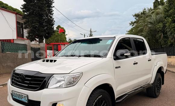 Buy Used Toyota Hilux White Car in Maputo in Maputo