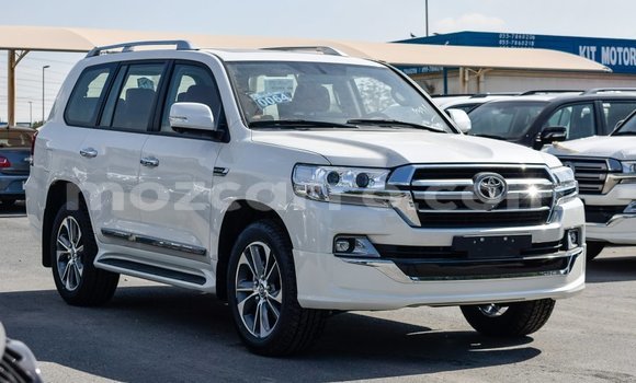 Comprar Importar Toyota Land Cruiser Branco Carro em Import - Dubai em Cabo Delgado Comprar Importar Toyota Land Cruiser Branco Carro em Import - Dubai em Cabo Delgado