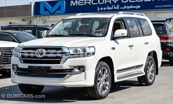 Comprar Importar Toyota Land Cruiser Branco Carro em Import - Dubai em Cabo Delgado Comprar Importar Toyota Land Cruiser Branco Carro em Import - Dubai em Cabo Delgado