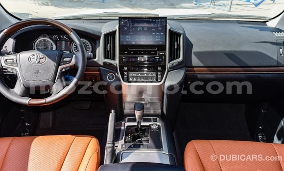 Comprar Importar Toyota Land Cruiser Branco Carro em Import - Dubai em Cabo Delgado Comprar Importar Toyota Land Cruiser Branco Carro em Import - Dubai em Cabo Delgado