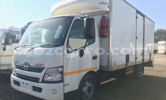 Buy Used Hino 300 Series White Truck in Maputo in Maputo Buy Used Hino 300 Series White Truck in Maputo in Maputo