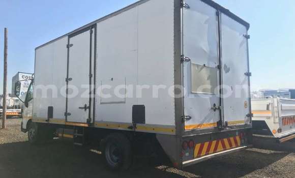 Buy Used Hino 300 Series White Truck in Maputo in Maputo Buy Used Hino 300 Series White Truck in Maputo in Maputo
