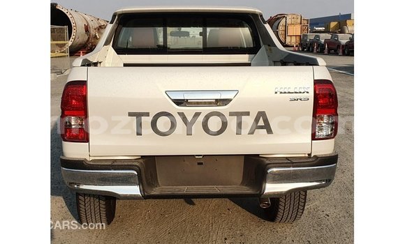Tenga Imported Toyota Hilux Chena Mota in Import - Dubai in Cabo Delgado Tenga Imported Toyota Hilux Chena Mota in Import - Dubai in Cabo Delgado