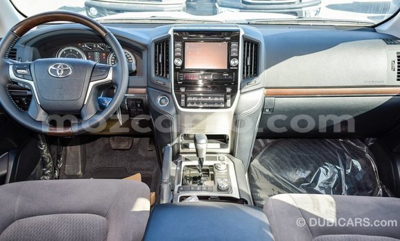 Comprar Importar Toyota Land Cruiser Branco Carro em Import - Dubai em Cabo Delgado Comprar Importar Toyota Land Cruiser Branco Carro em Import - Dubai em Cabo Delgado