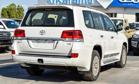 Comprar Importar Toyota Land Cruiser Branco Carro em Import - Dubai em Cabo Delgado Comprar Importar Toyota Land Cruiser Branco Carro em Import - Dubai em Cabo Delgado