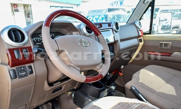 Comprar Importar Toyota Land Cruiser Bege Carro em Import - Dubai em Cabo Delgado Comprar Importar Toyota Land Cruiser Bege Carro em Import - Dubai em Cabo Delgado