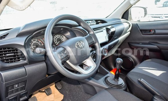 Tenga Imported Toyota Hilux Zvimwe Mota in Import - Dubai in Cabo Delgado Tenga Imported Toyota Hilux Zvimwe Mota in Import - Dubai in Cabo Delgado