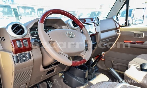 Comprar Importar Toyota Land Cruiser Bege Carro em Import - Dubai em Cabo Delgado Comprar Importar Toyota Land Cruiser Bege Carro em Import - Dubai em Cabo Delgado