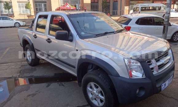 Nunua Ilio tumika Isuzu KB Nyeupe Gari ndani ya Gilé nchini Zambezia Nunua Ilio tumika Isuzu KB Nyeupe Gari ndani ya Gilé nchini Zambezia