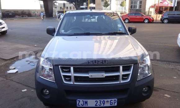 Nunua Ilio tumika Isuzu KB Nyeupe Gari ndani ya Gilé nchini Zambezia Nunua Ilio tumika Isuzu KB Nyeupe Gari ndani ya Gilé nchini Zambezia