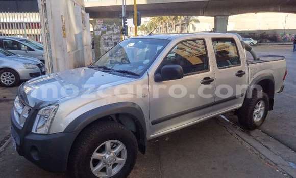 Nunua Ilio tumika Isuzu KB Nyeupe Gari ndani ya Gilé nchini Zambezia Nunua Ilio tumika Isuzu KB Nyeupe Gari ndani ya Gilé nchini Zambezia