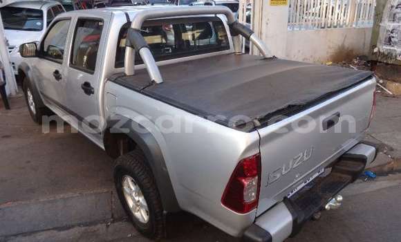 Nunua Ilio tumika Isuzu KB Nyeupe Gari ndani ya Gilé nchini Zambezia Nunua Ilio tumika Isuzu KB Nyeupe Gari ndani ya Gilé nchini Zambezia