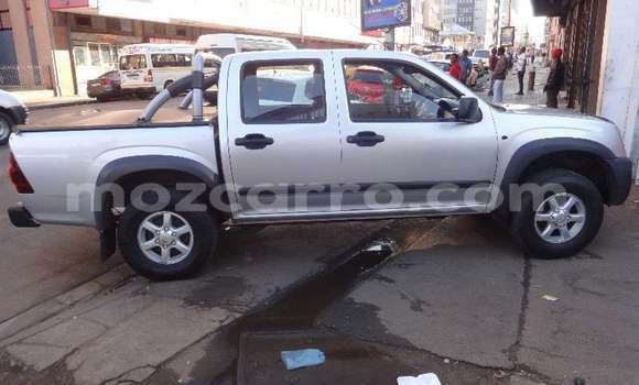 Nunua Ilio tumika Isuzu KB Nyeupe Gari ndani ya Gilé nchini Zambezia Nunua Ilio tumika Isuzu KB Nyeupe Gari ndani ya Gilé nchini Zambezia