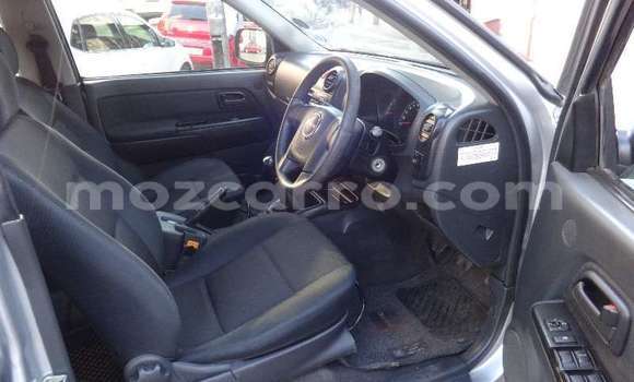 Nunua Ilio tumika Isuzu KB Nyeupe Gari ndani ya Gilé nchini Zambezia Nunua Ilio tumika Isuzu KB Nyeupe Gari ndani ya Gilé nchini Zambezia