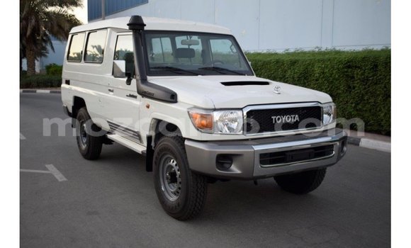 Comprar Importar Toyota Land Cruiser Branco Carro em Import - Dubai em Cabo Delgado Comprar Importar Toyota Land Cruiser Branco Carro em Import - Dubai em Cabo Delgado