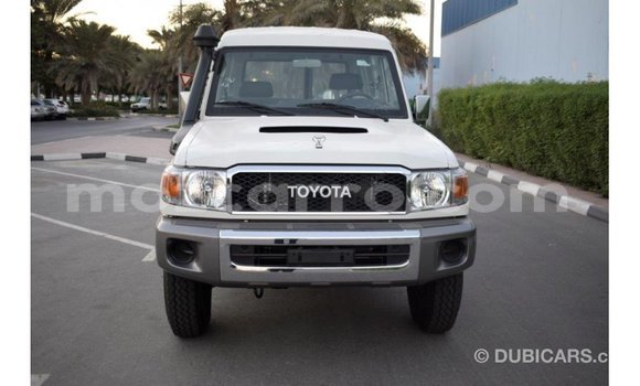 Comprar Importar Toyota Land Cruiser Branco Carro em Import - Dubai em Cabo Delgado Comprar Importar Toyota Land Cruiser Branco Carro em Import - Dubai em Cabo Delgado