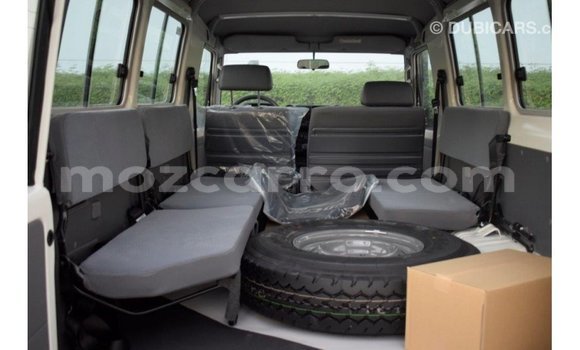 Comprar Importar Toyota Land Cruiser Branco Carro em Import - Dubai em Cabo Delgado Comprar Importar Toyota Land Cruiser Branco Carro em Import - Dubai em Cabo Delgado