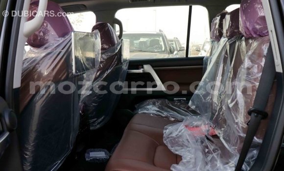 Nunua Imported Toyota Land Cruiser Nyeusi Gari ndani ya Import - Dubai nchini Cabo Delgado Nunua Imported Toyota Land Cruiser Nyeusi Gari ndani ya Import - Dubai nchini Cabo Delgado